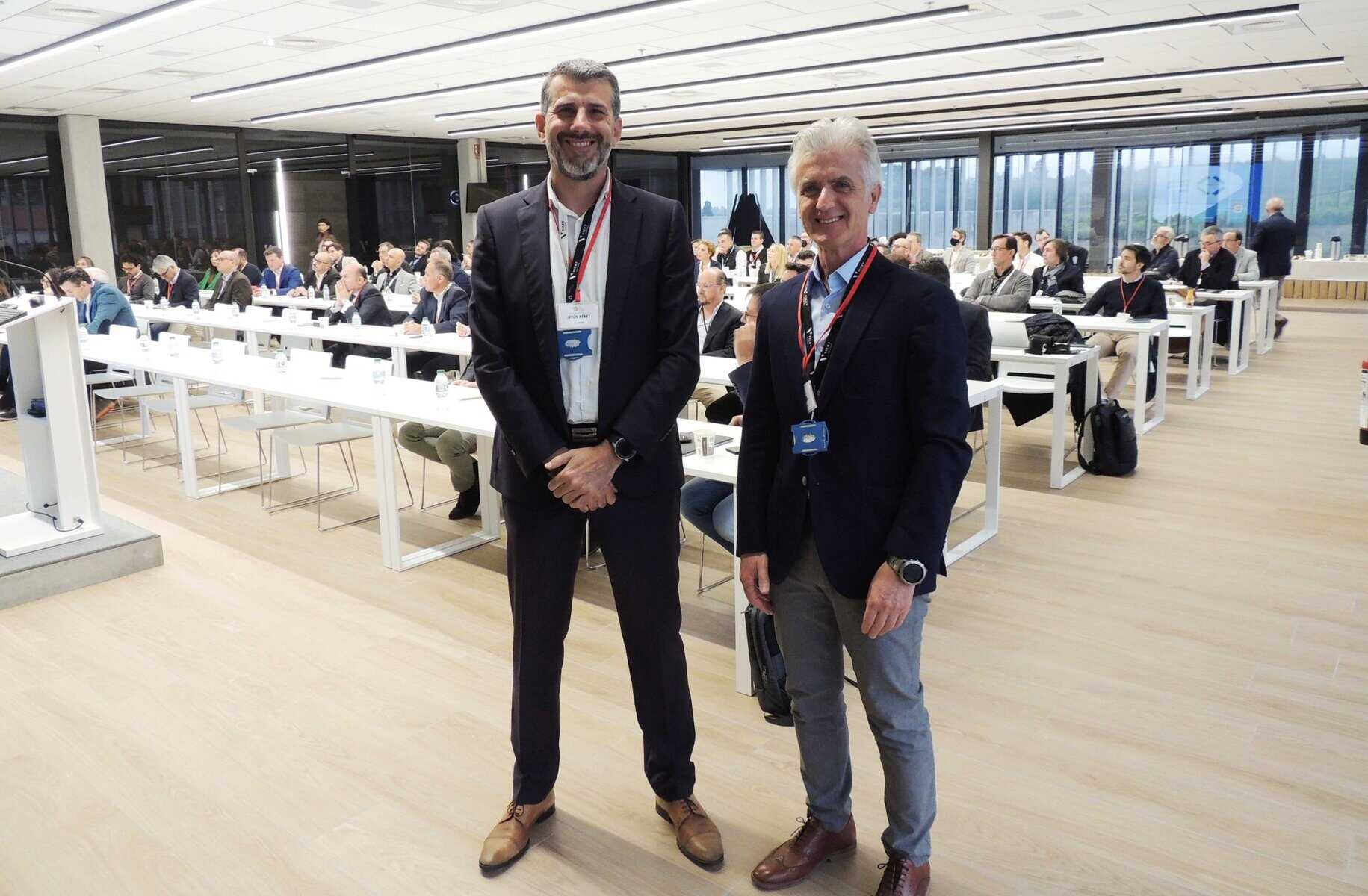 Jesús Pérez, director del Cluster de Innovación en Envase y Embalaje, junto a Rafael Juan, CEO de Vicky Foods.
